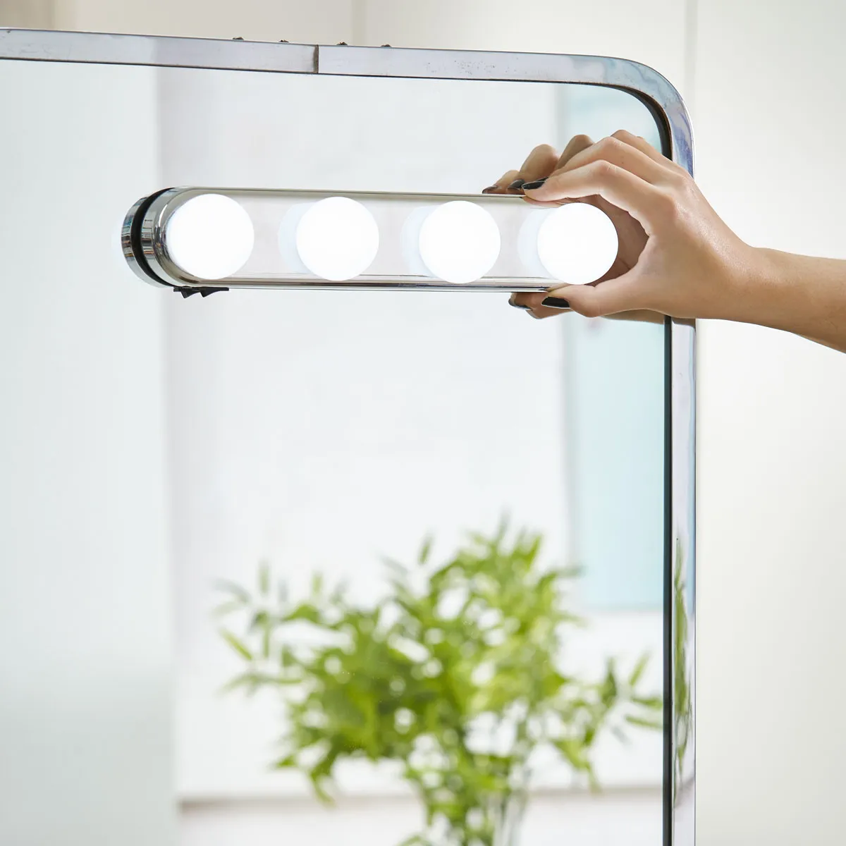 Spiegelleuchte mit 4 LEDs